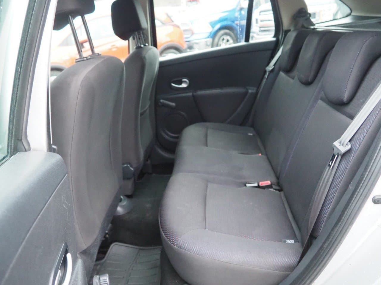 Renault CLIO - 12