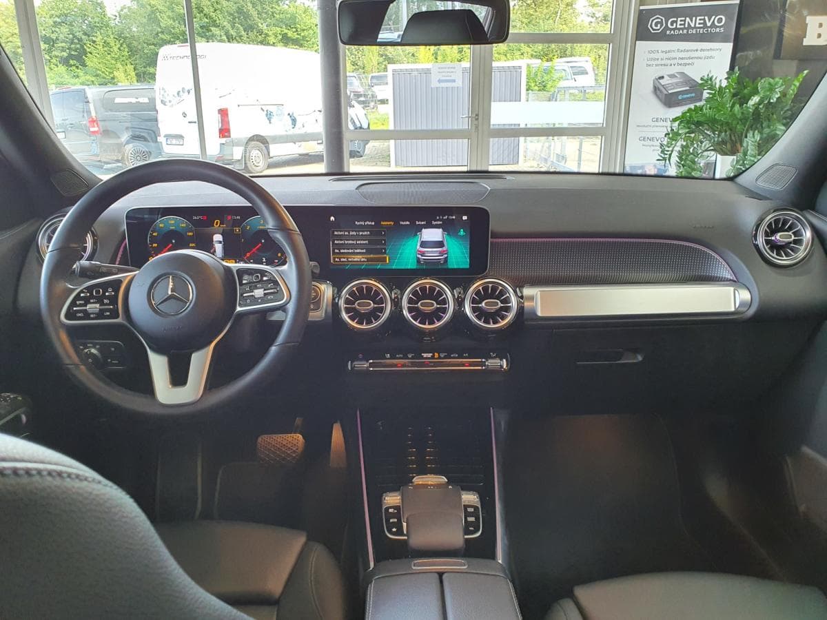 Mercedes-Benz GLB - 11