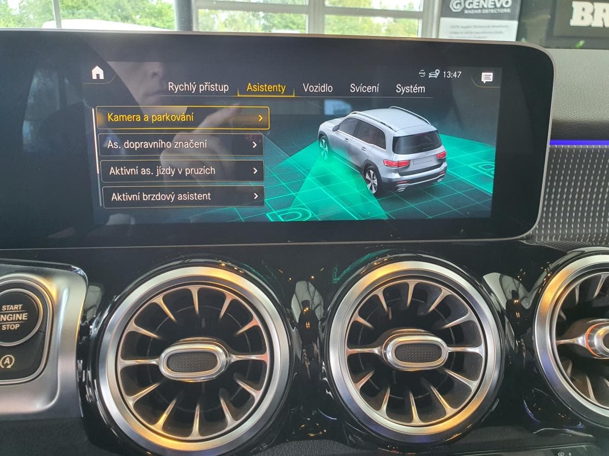 Mercedes-Benz GLB - 12
