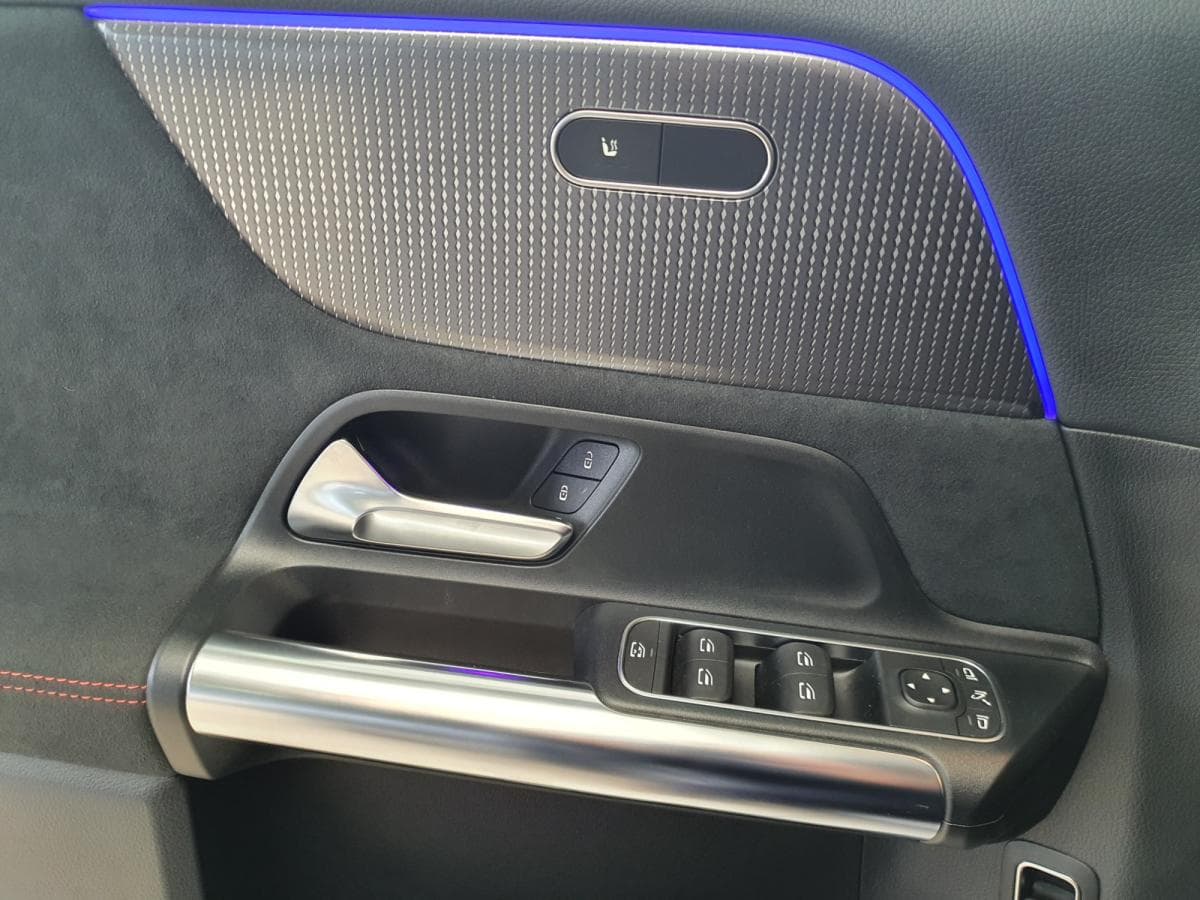 Mercedes-Benz Eqa - 10