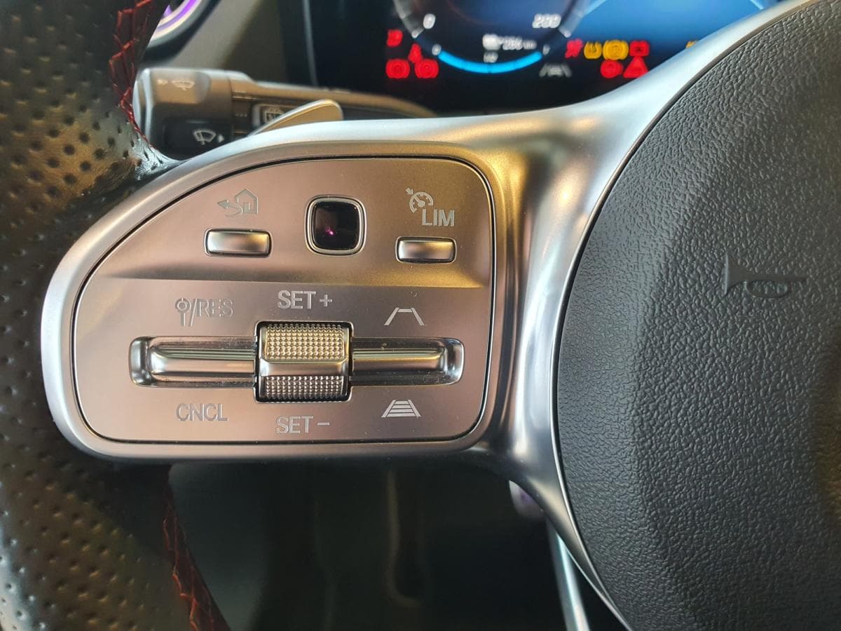 Mercedes-Benz Eqa - 11