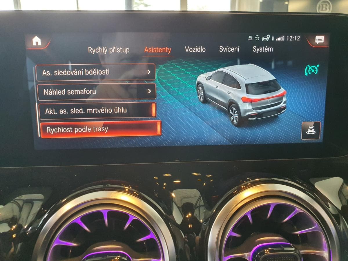 Mercedes-Benz Eqa - 12