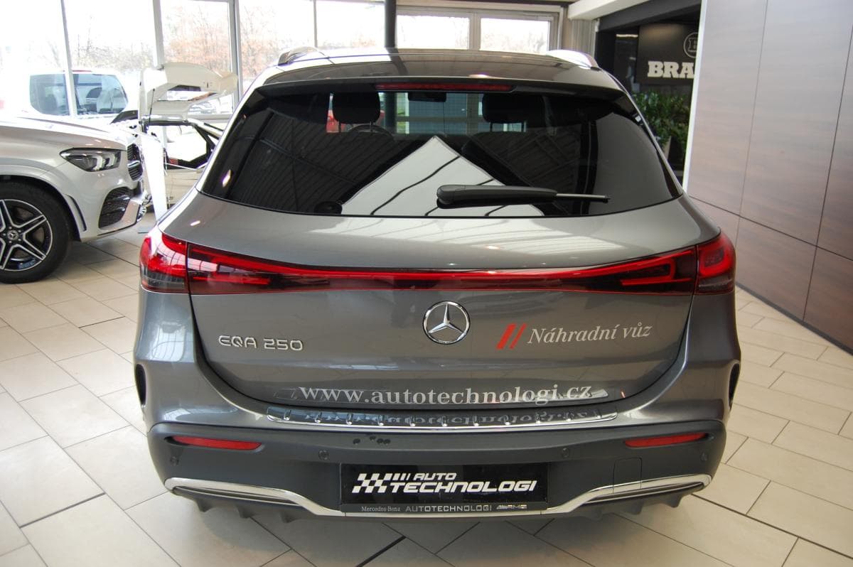 Mercedes-Benz Eqa - 6
