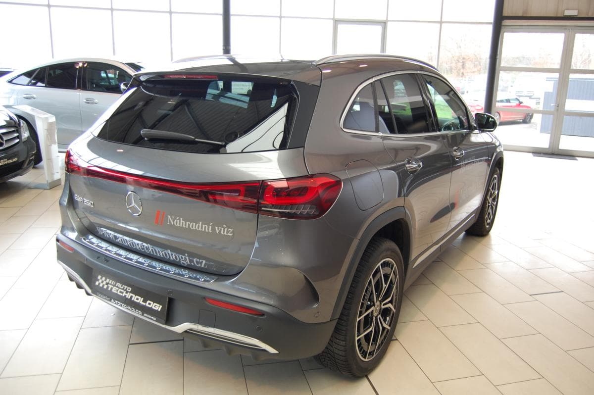 Mercedes-Benz Eqa - 7