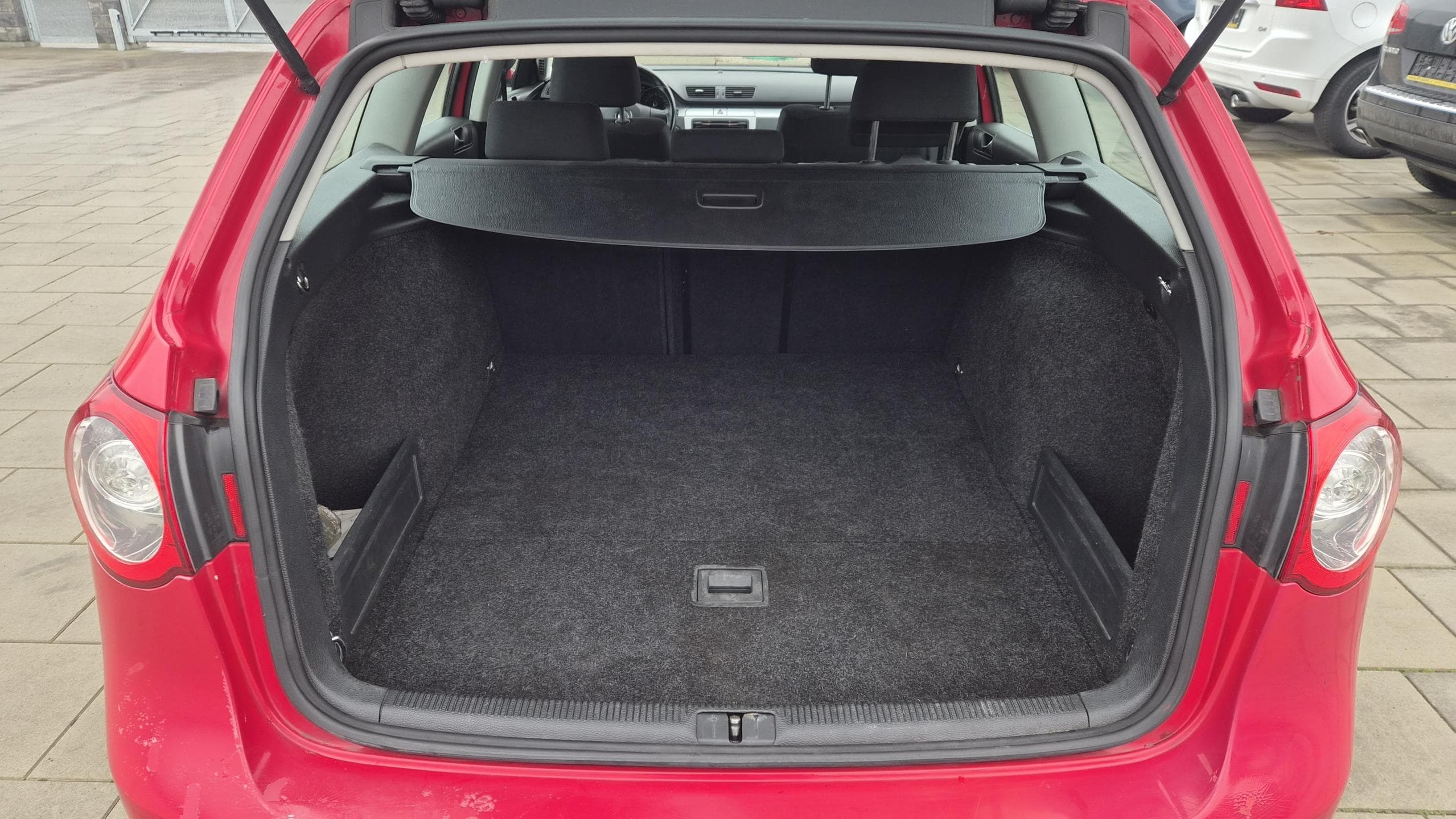 2010 Volkswagen PASSAT - 12