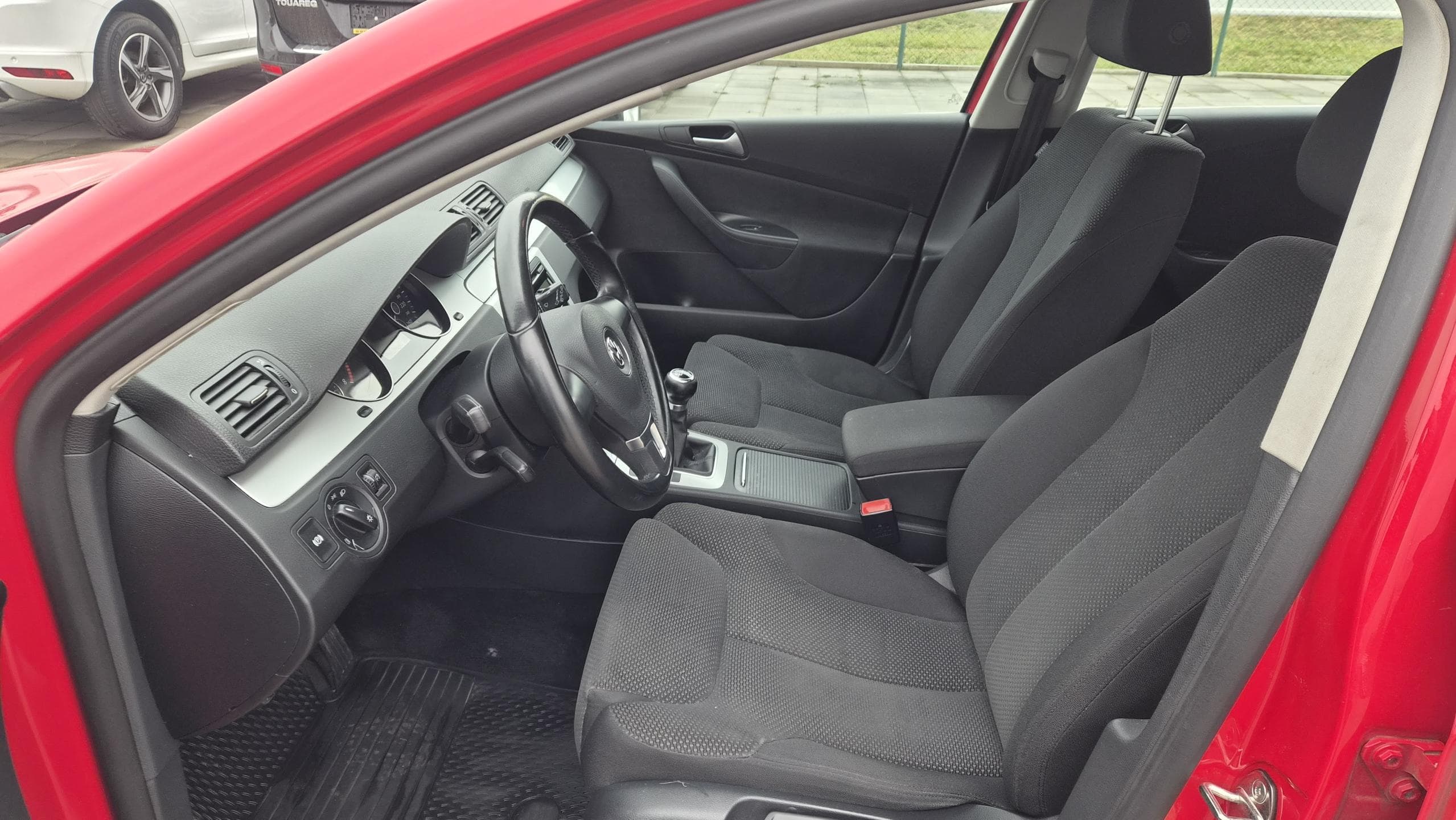 2010 Volkswagen PASSAT - 9