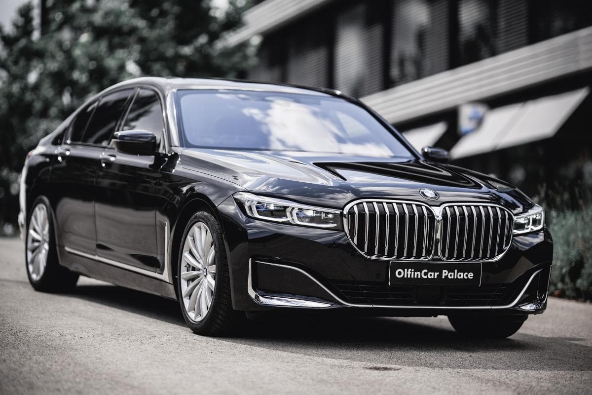 BMW 7-Series - 8
