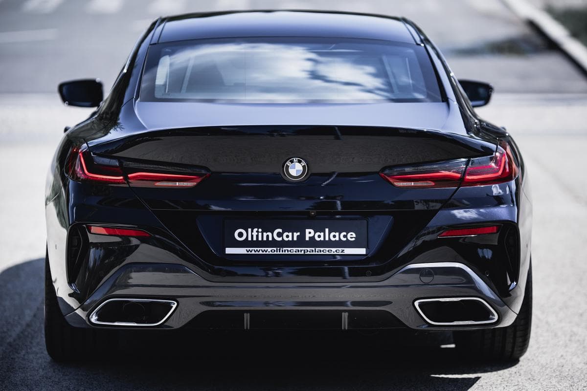 BMW 8-Series - 10