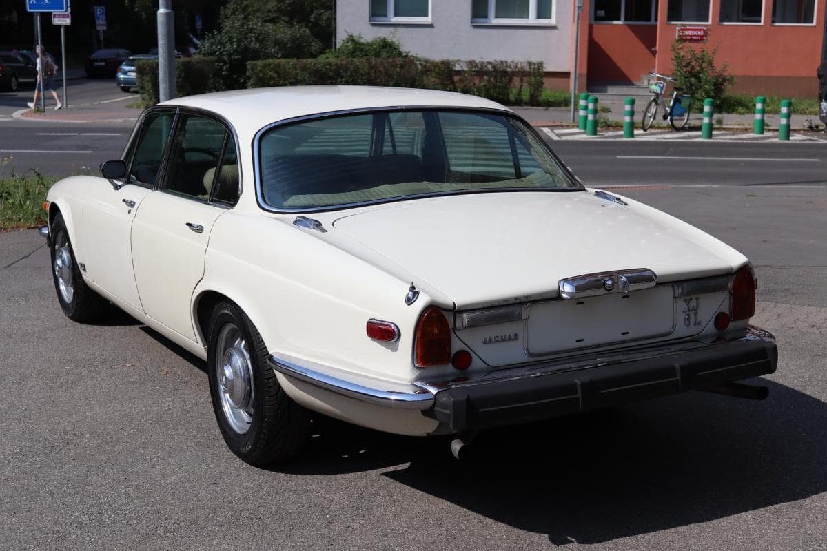 1975 Jaguar XJ - 12
