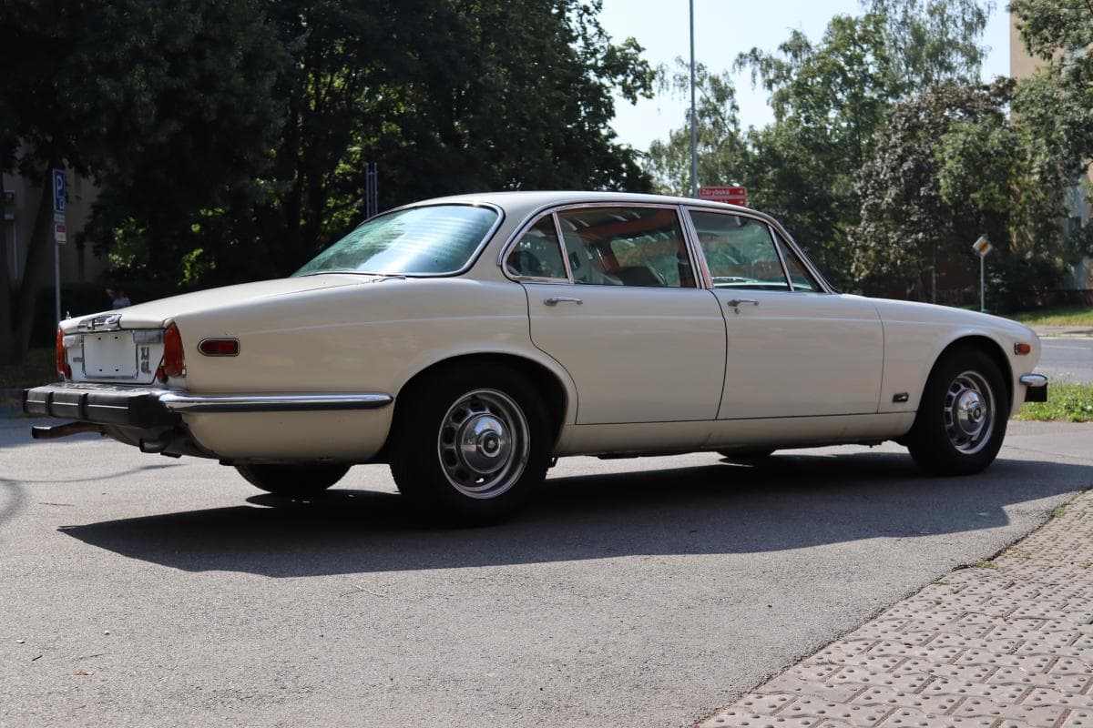 1975 Jaguar XJ - 9