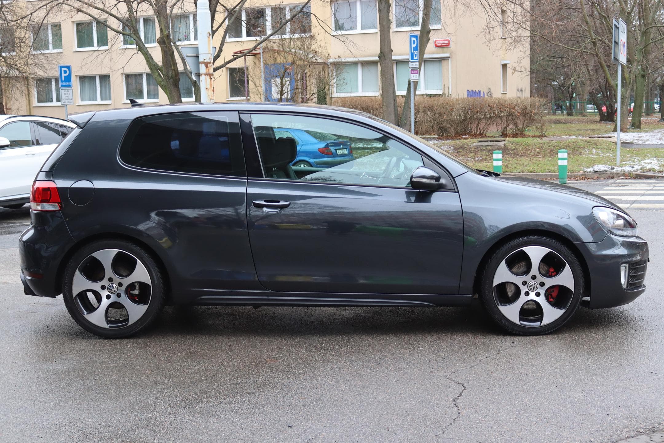 2011 Volkswagen GOLF - 9