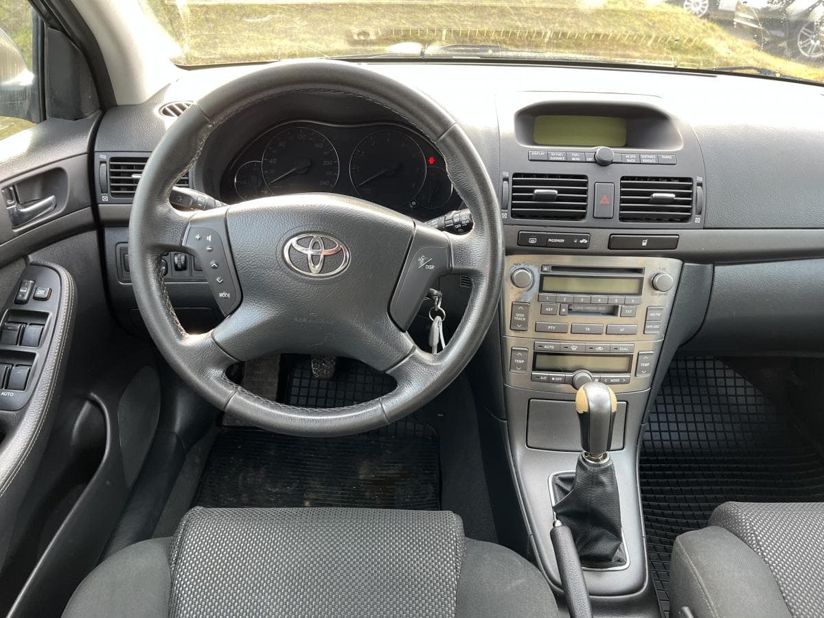 Toyota Avensis - 10