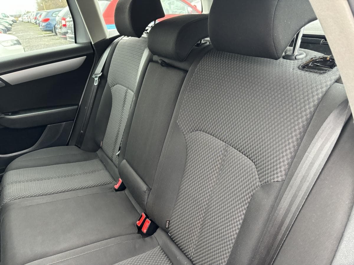 2010 Volkswagen Passat - 10