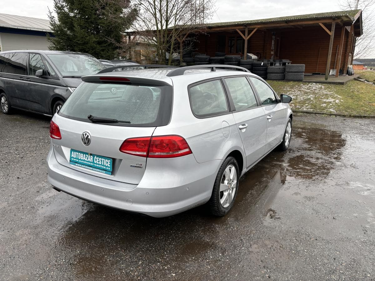 2010 Volkswagen Passat - 5