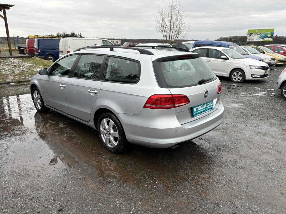 2010 Volkswagen Passat - 7