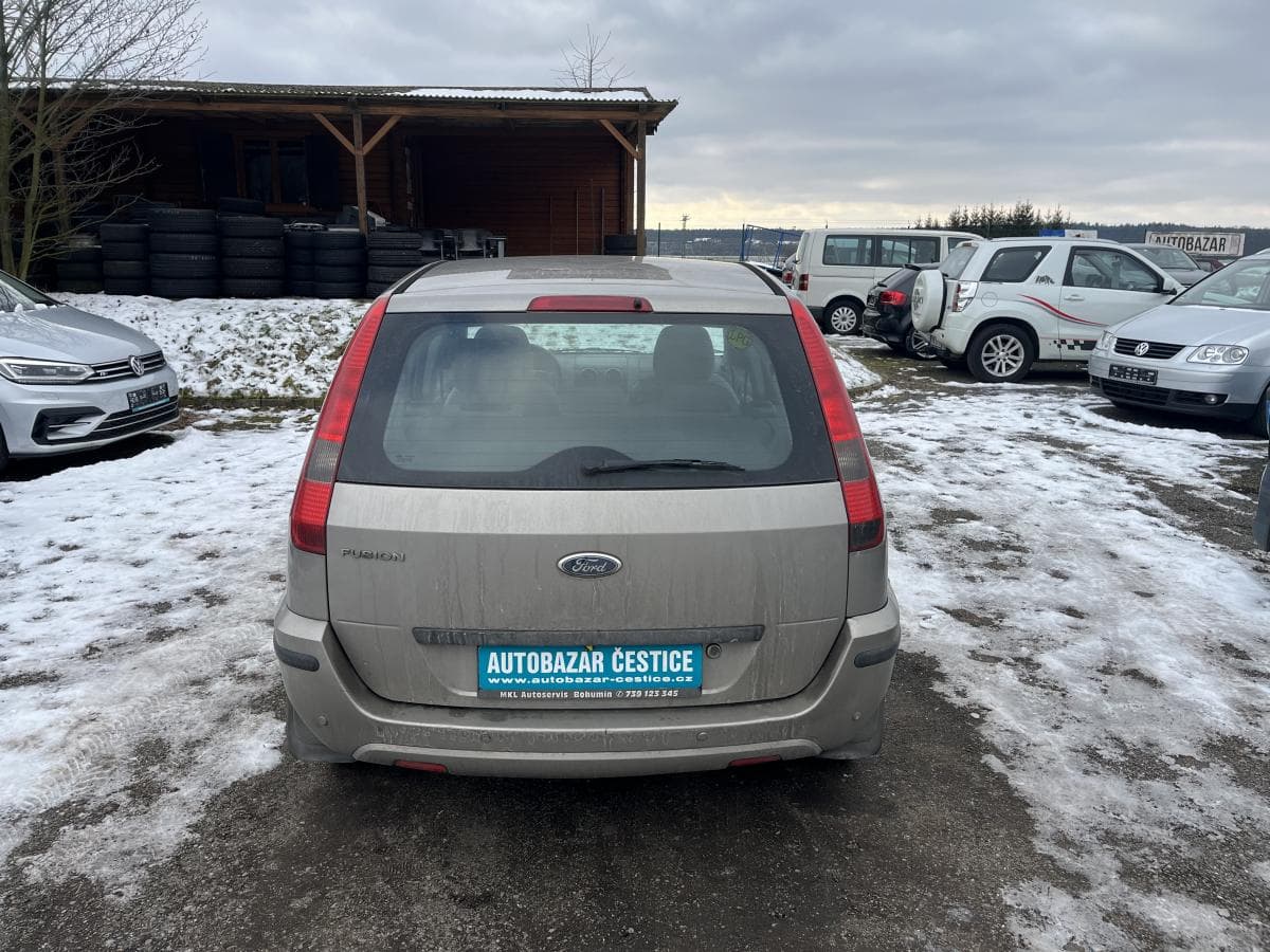 Ford Fusion - 4