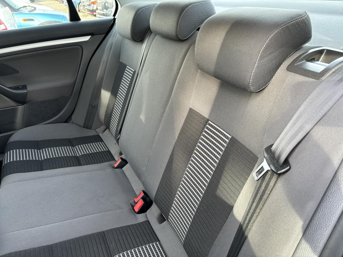 2010 Volkswagen Jetta - 9