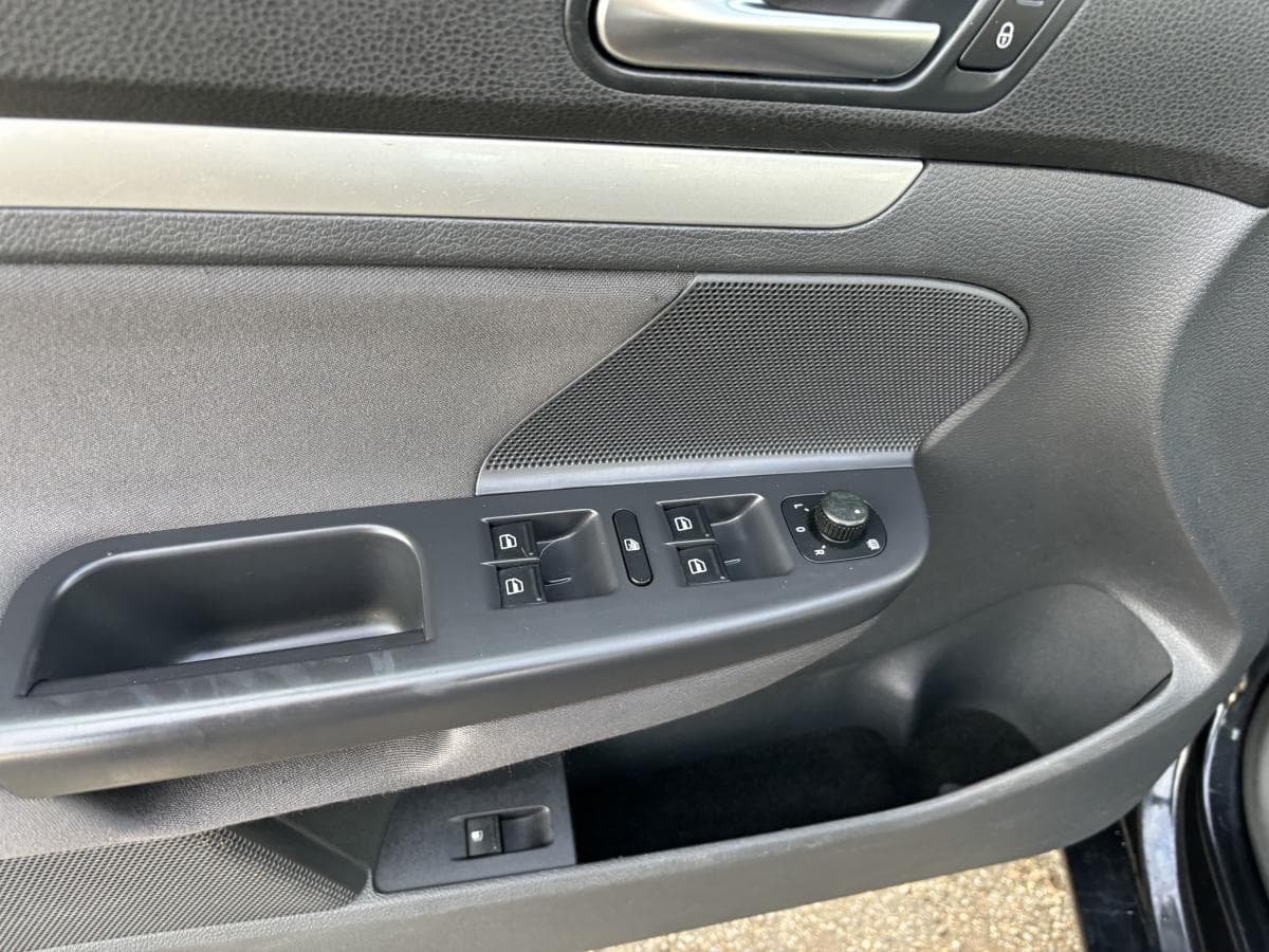 2010 Volkswagen Jetta - 11