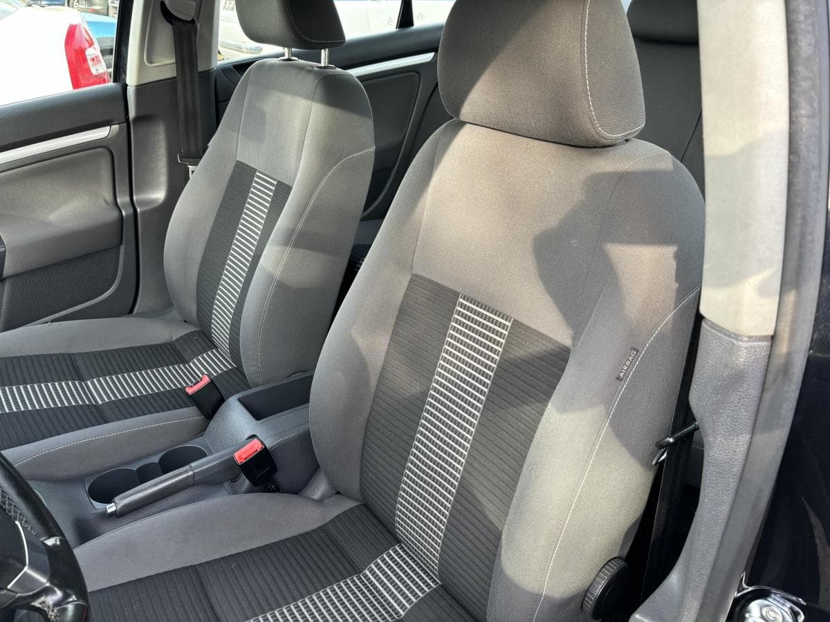 2010 Volkswagen Jetta - 12