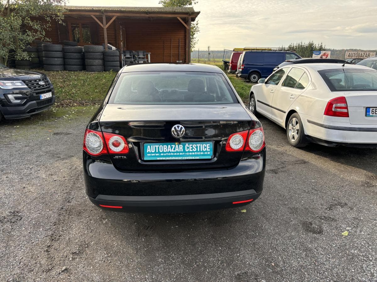 2010 Volkswagen Jetta - 4