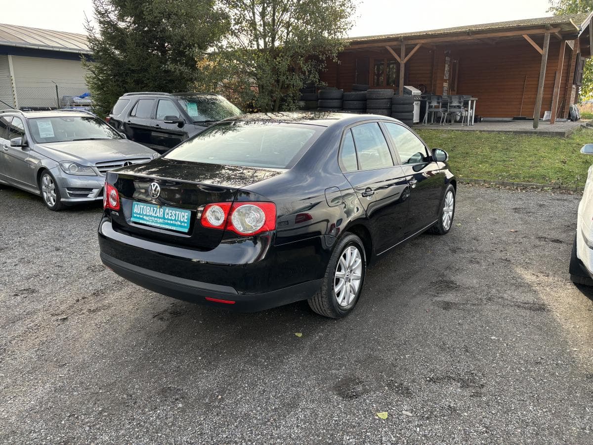 2010 Volkswagen Jetta - 5