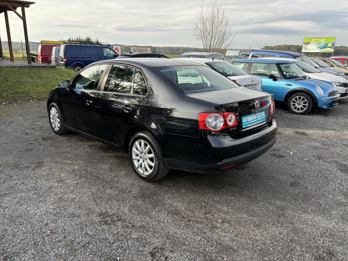2010 Volkswagen Jetta - 7