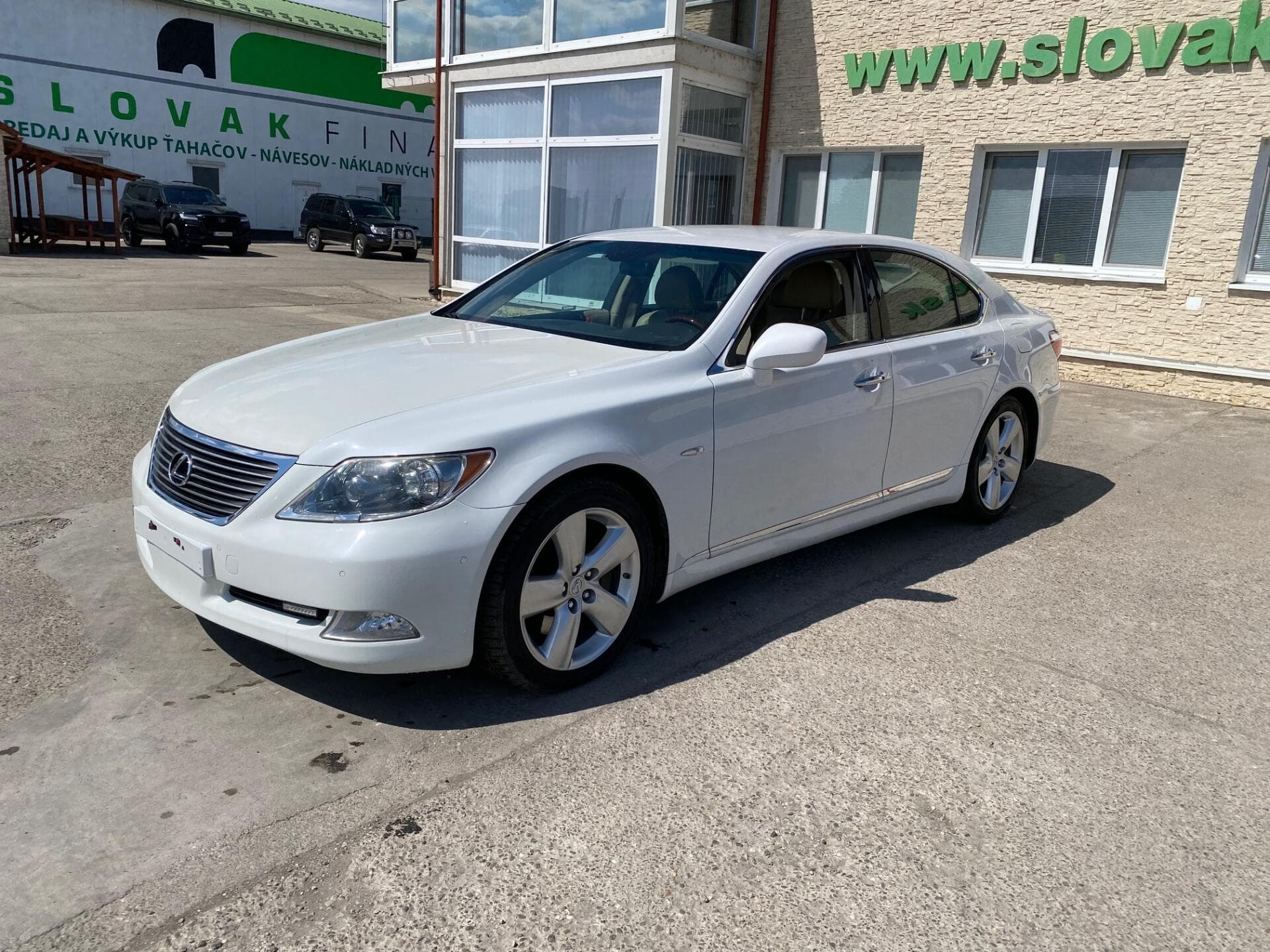 Lexus LS