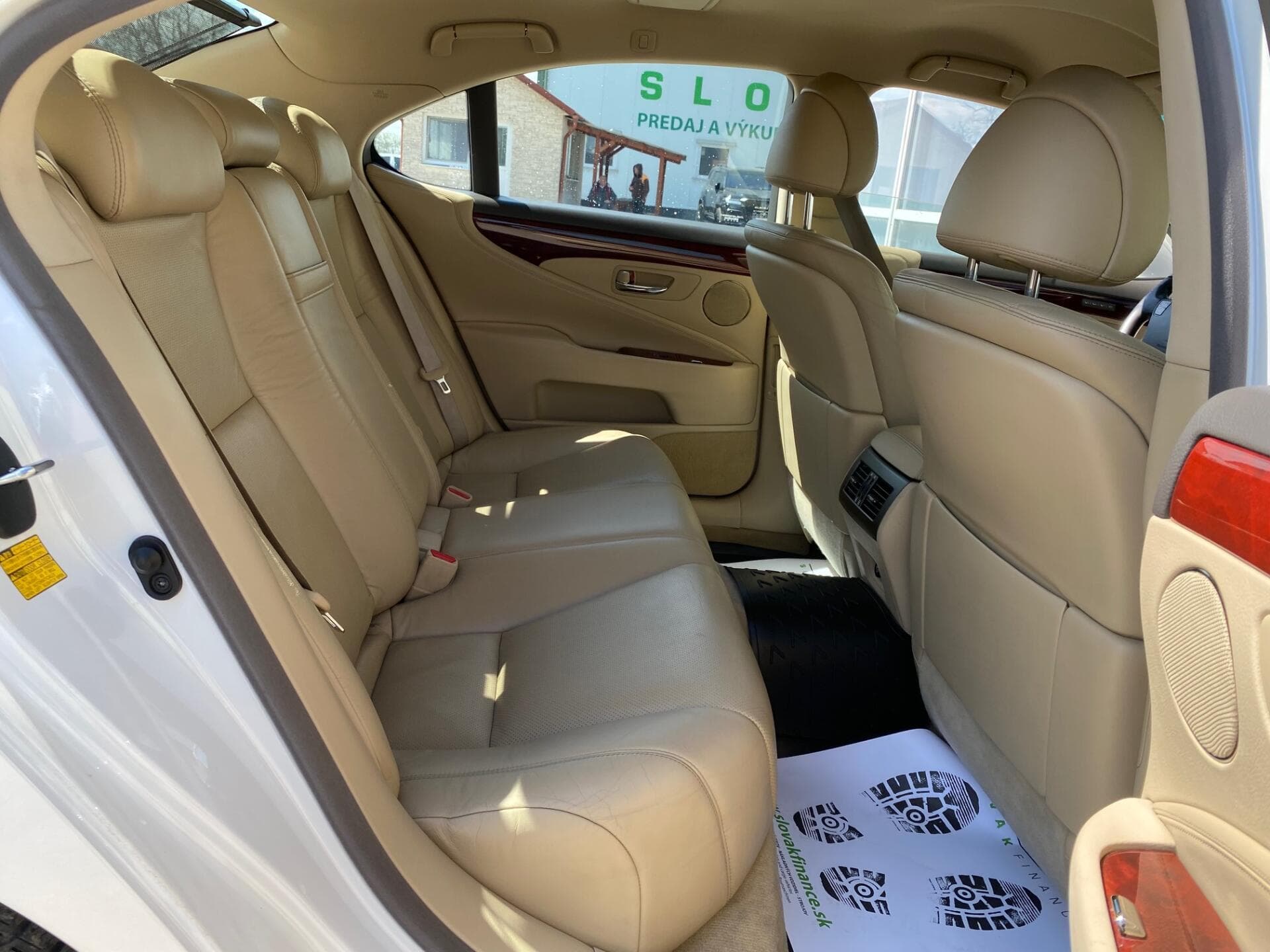 Lexus LS - 10