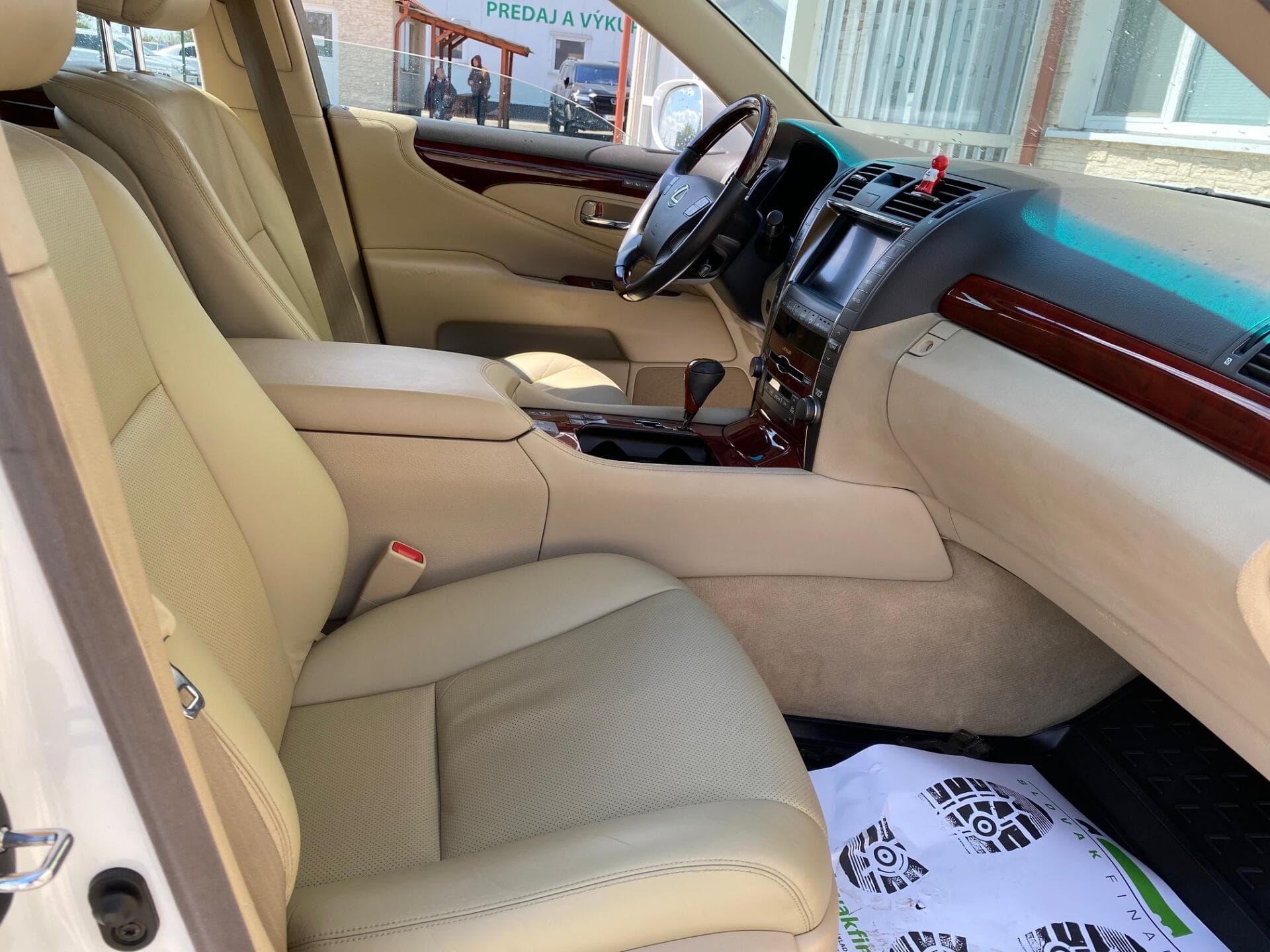 Lexus LS - 11