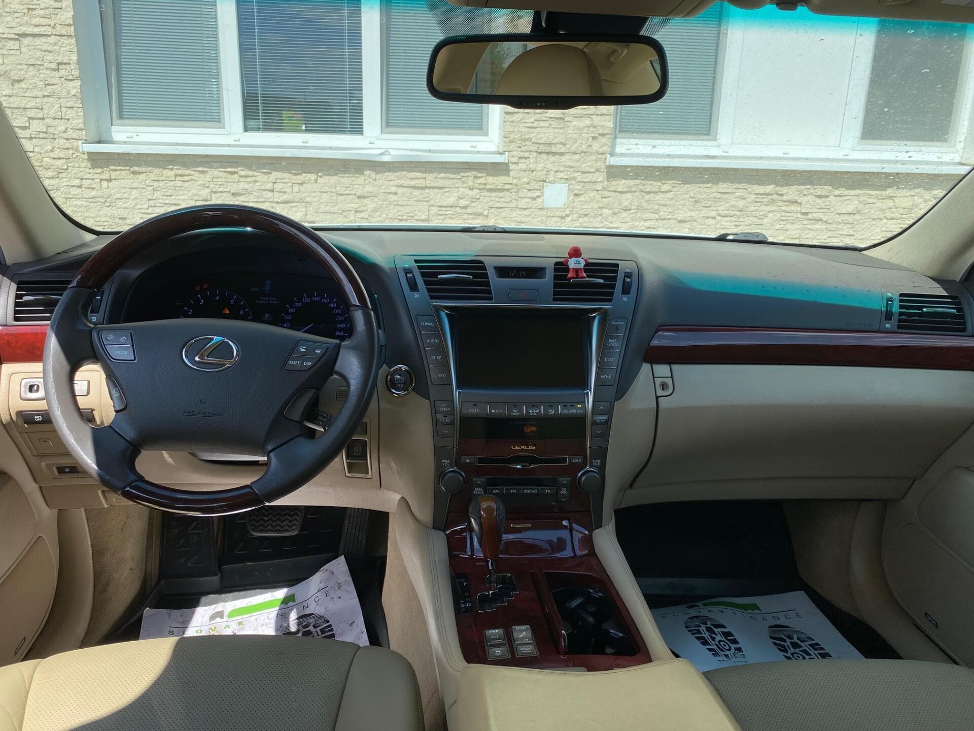 Lexus LS - 12