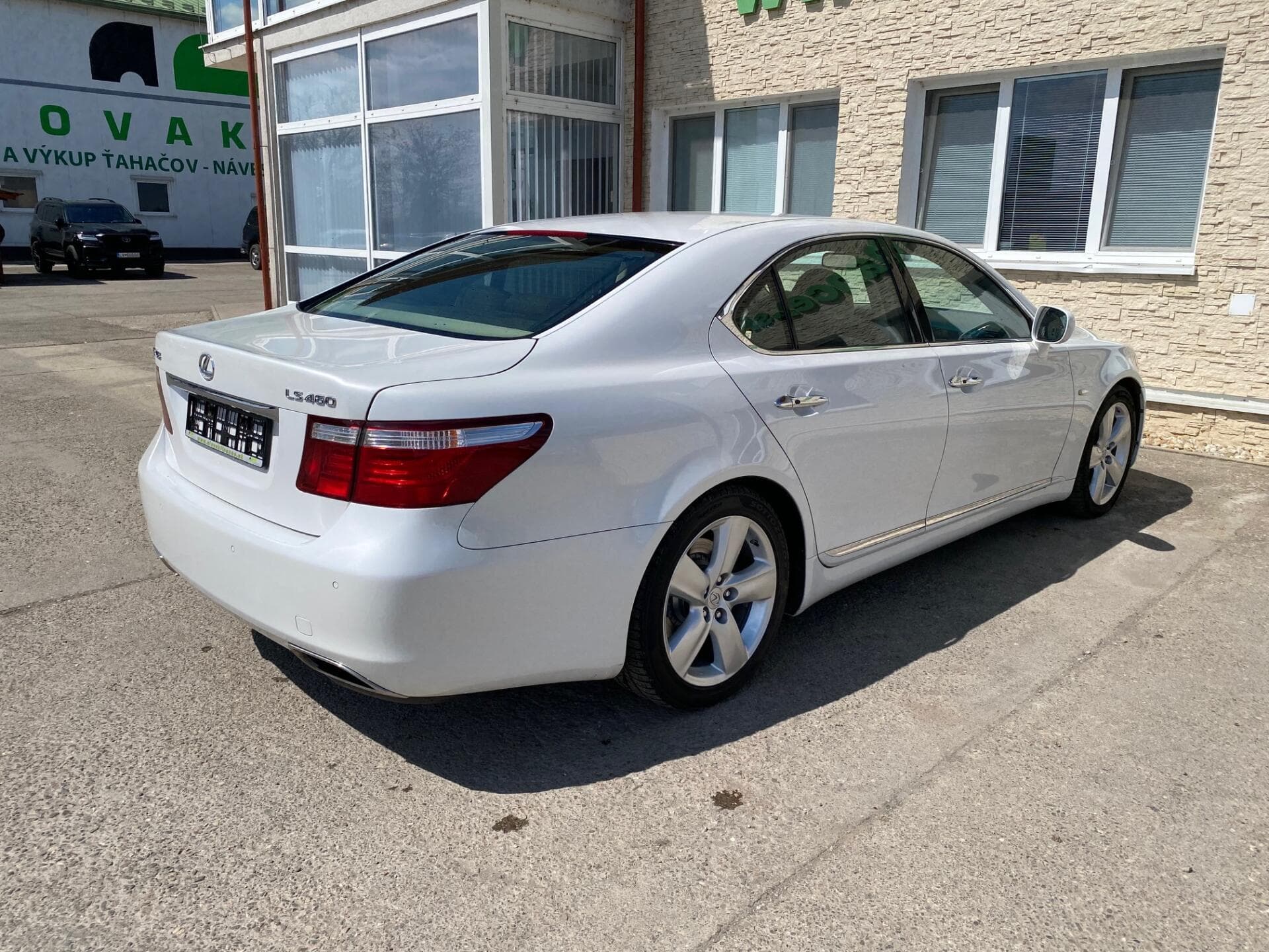 Lexus LS - 8