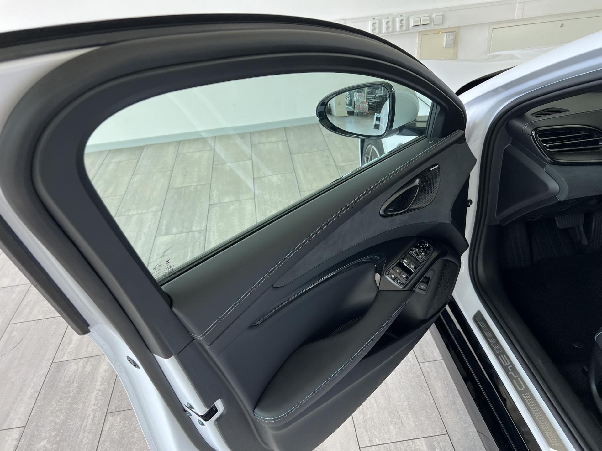BYD SEAL - 9