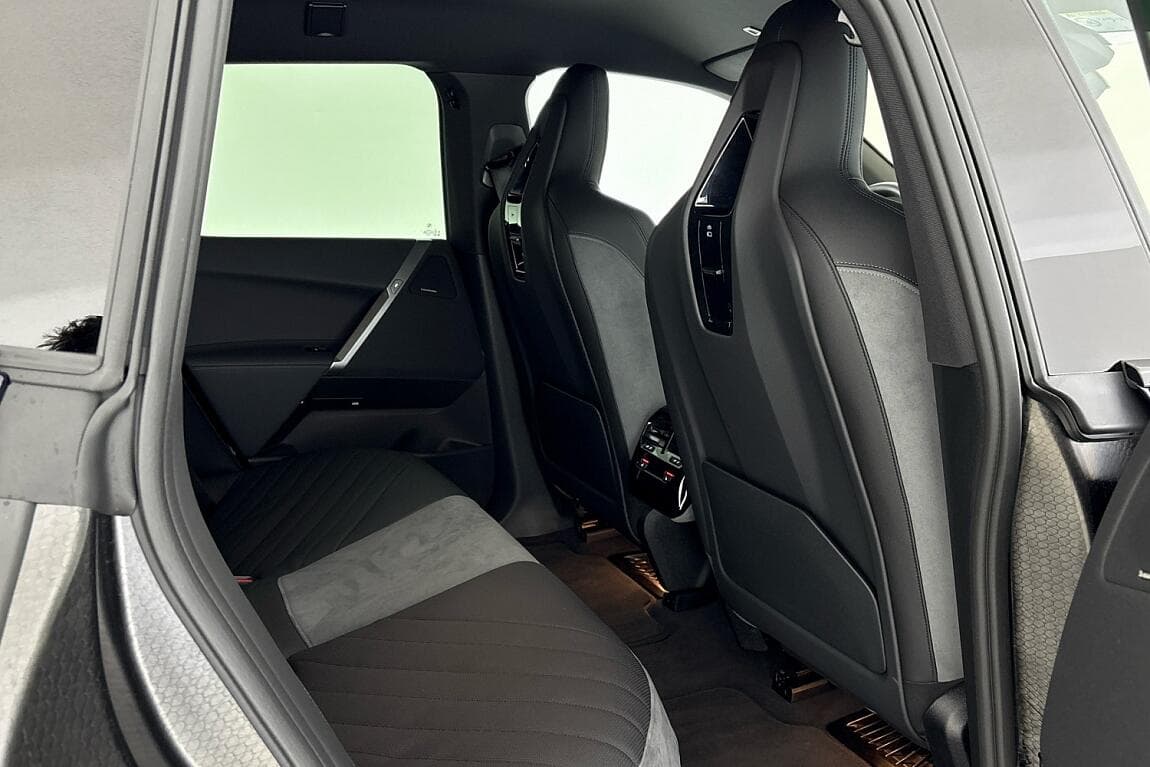 2025 BMW Ix - 12