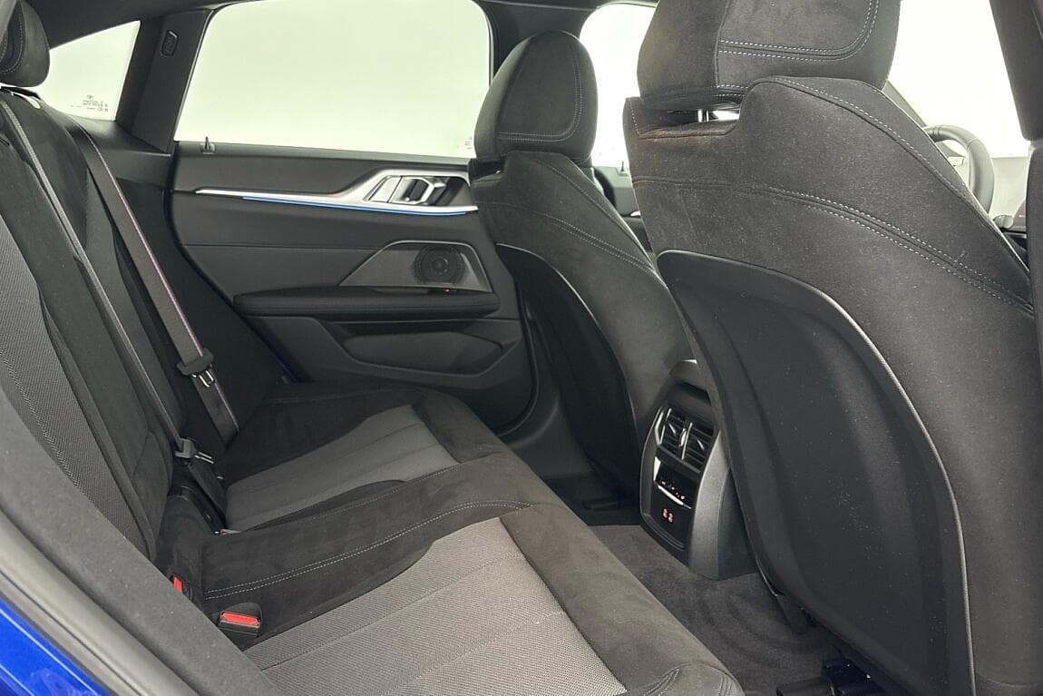 2026 BMW i4 - 8