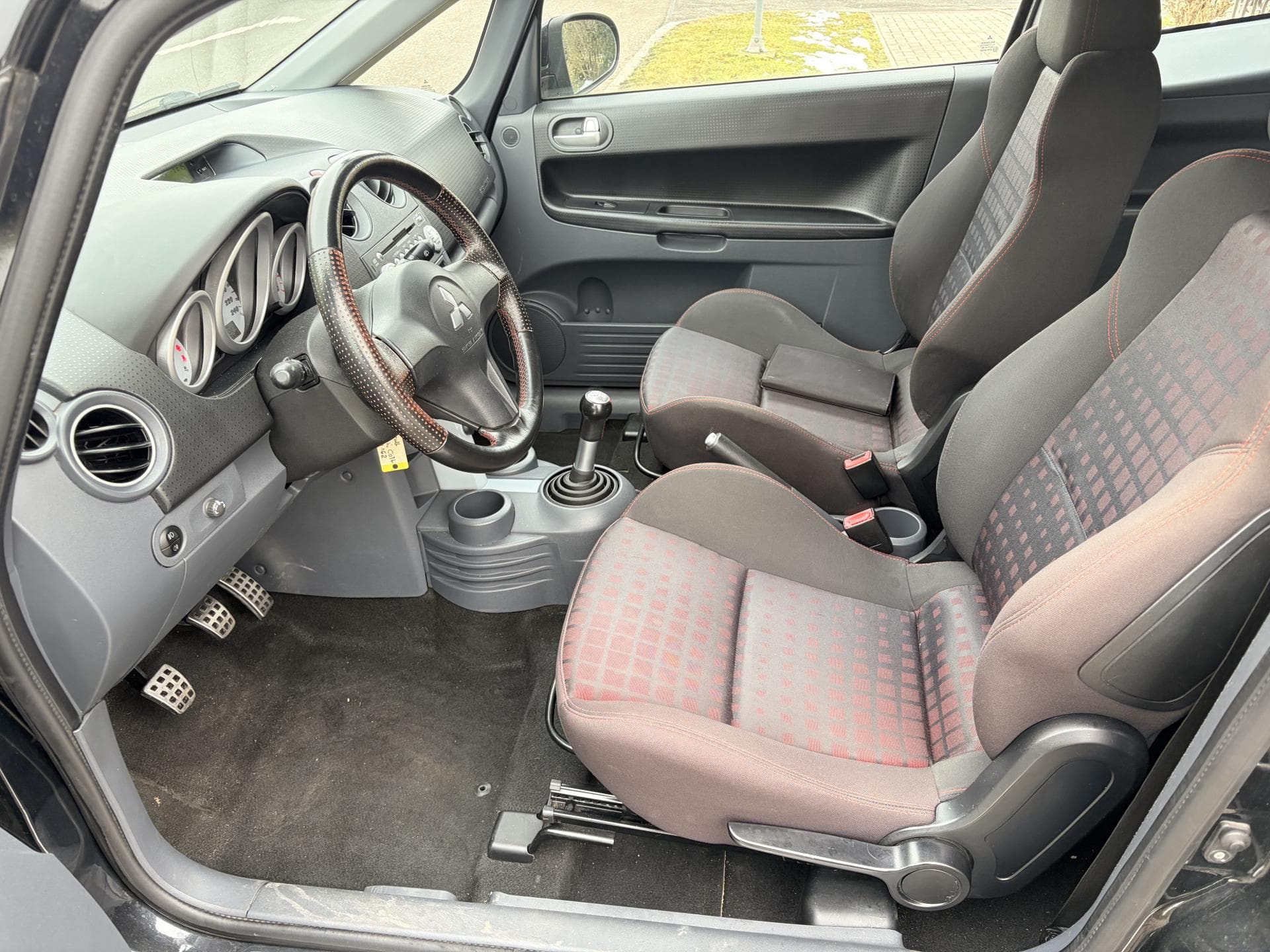 2008 Mitsubishi Colt - 253