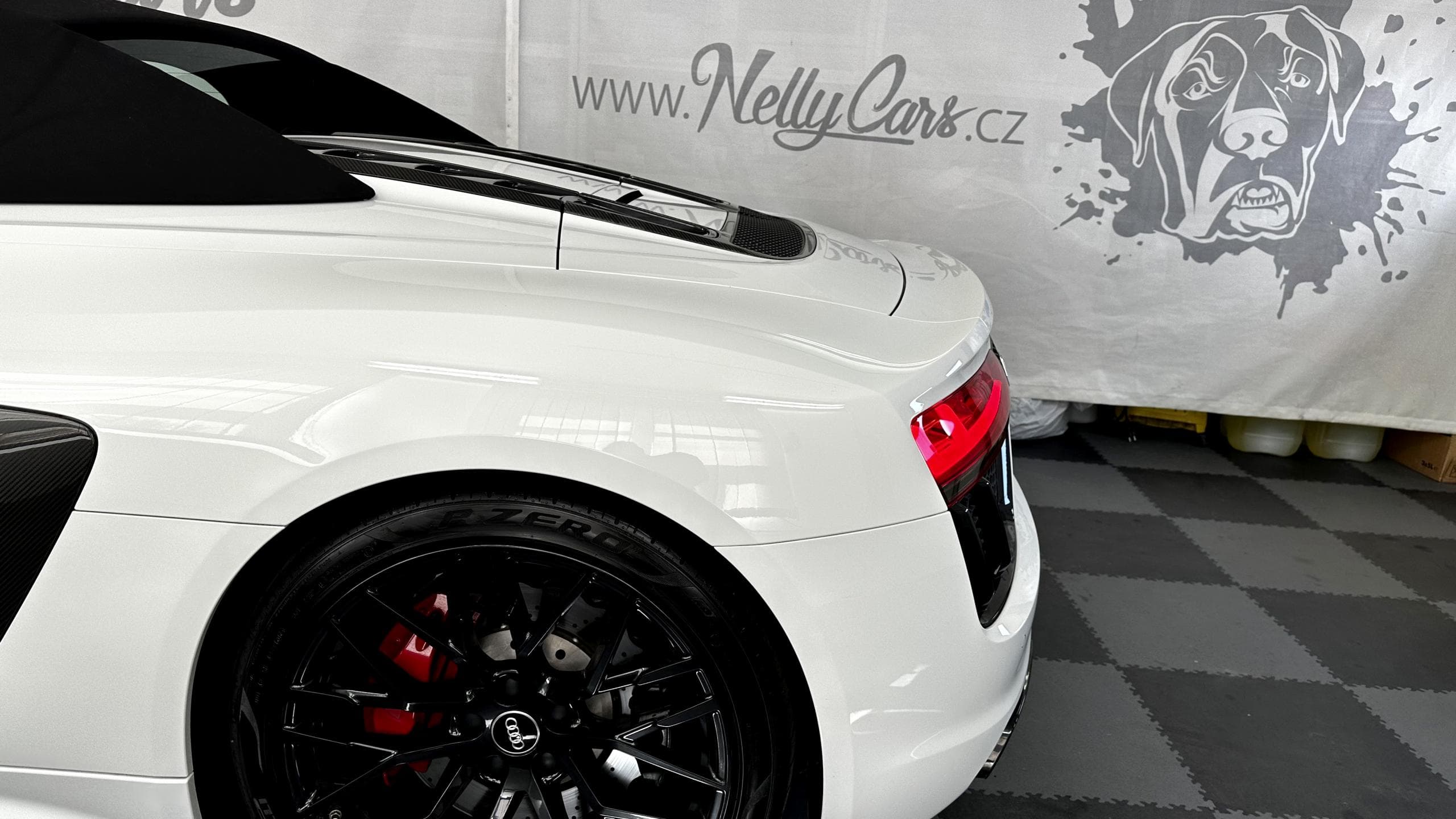 Audi R8 - 8
