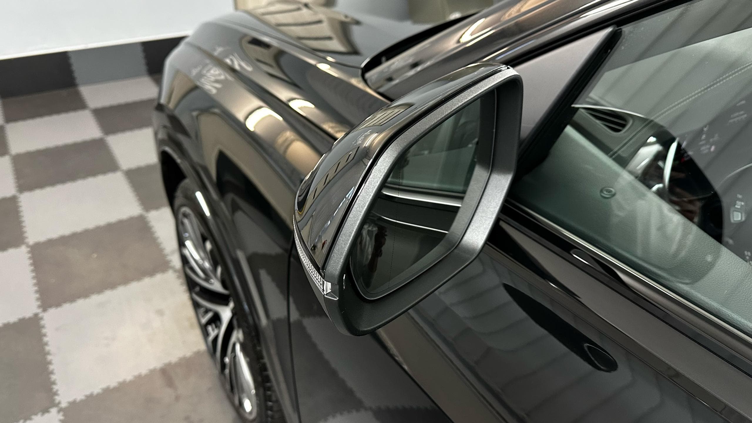 Audi Q8 - 11