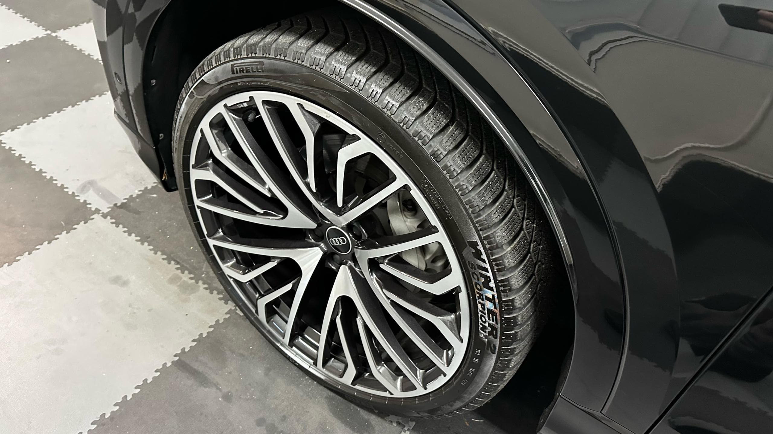 Audi Q8 - 12