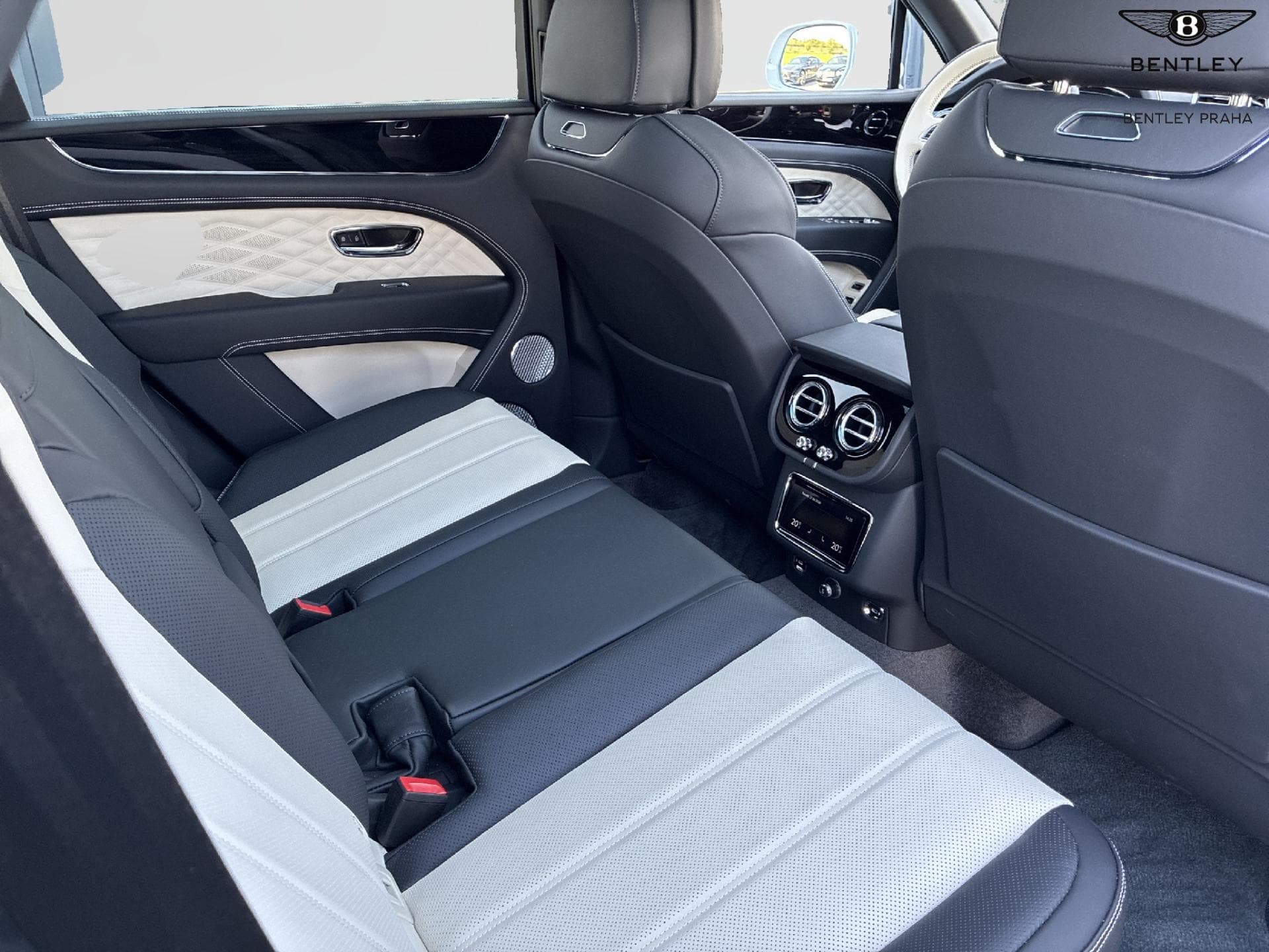 Bentley BENTAYGA - 11