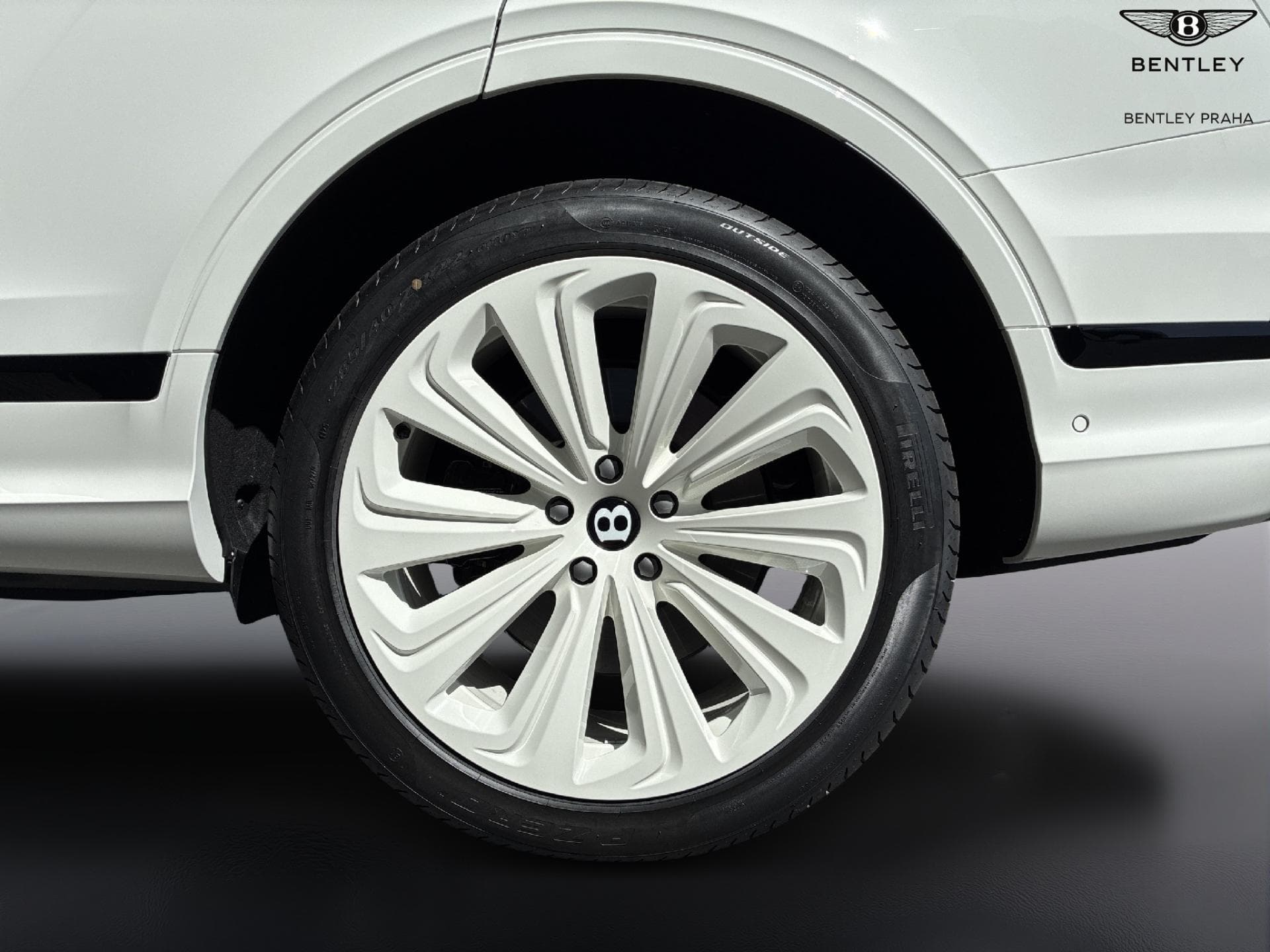Bentley BENTAYGA - 4