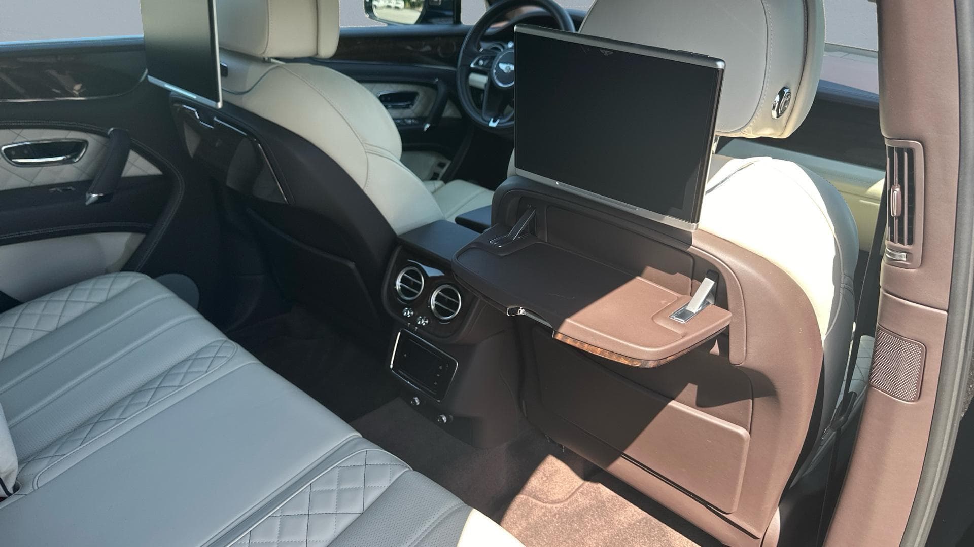 Bentley BENTAYGA - 10