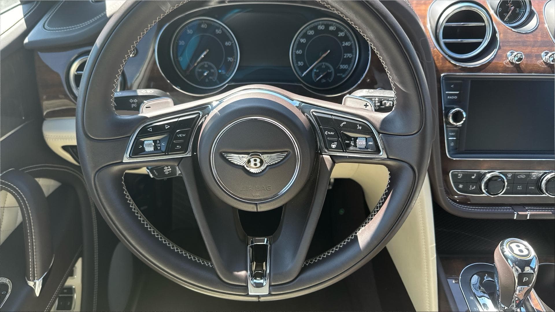Bentley BENTAYGA - 11