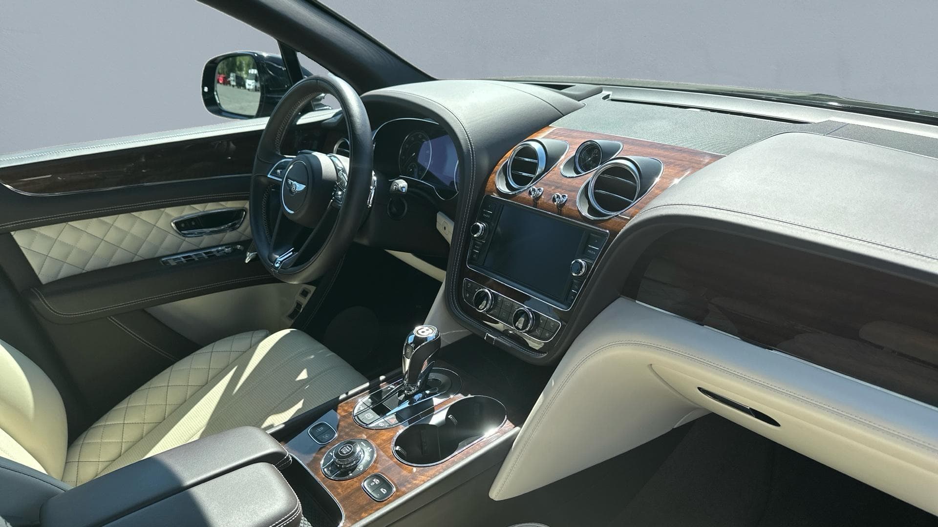 Bentley BENTAYGA - 7