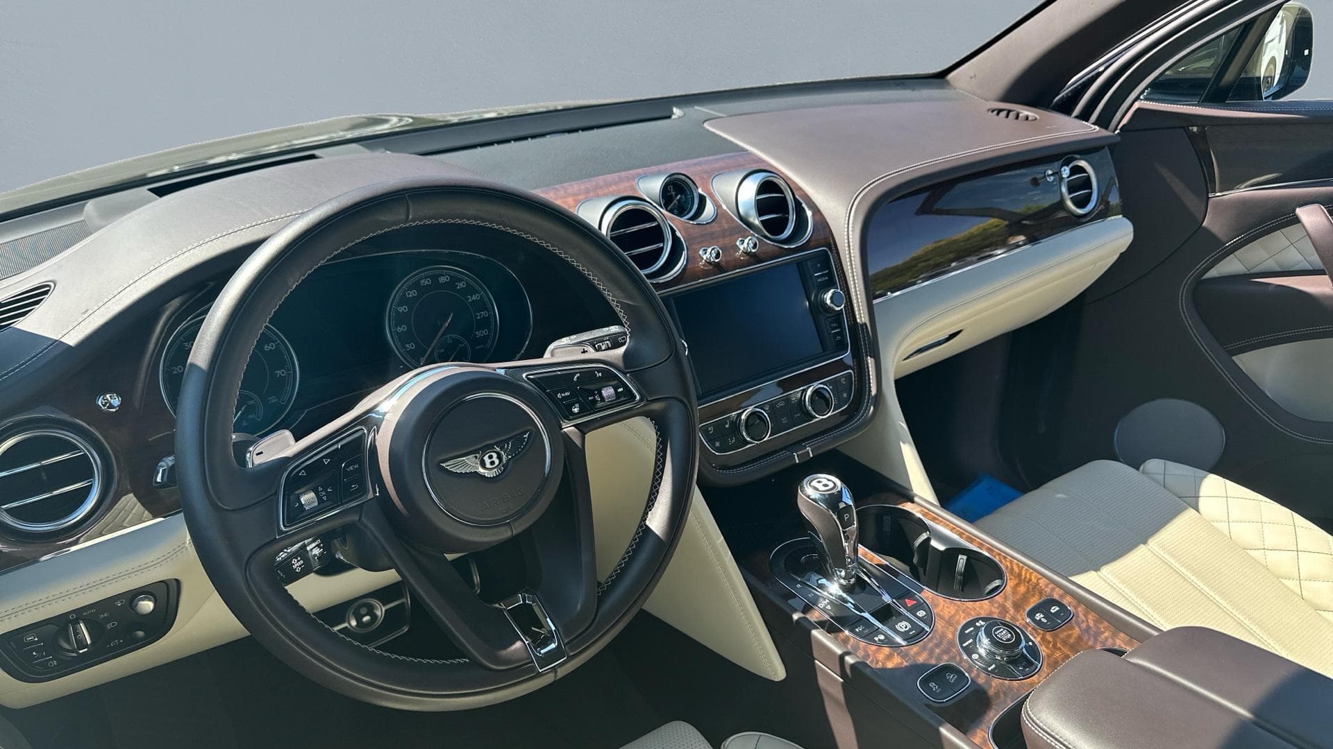 Bentley BENTAYGA - 8