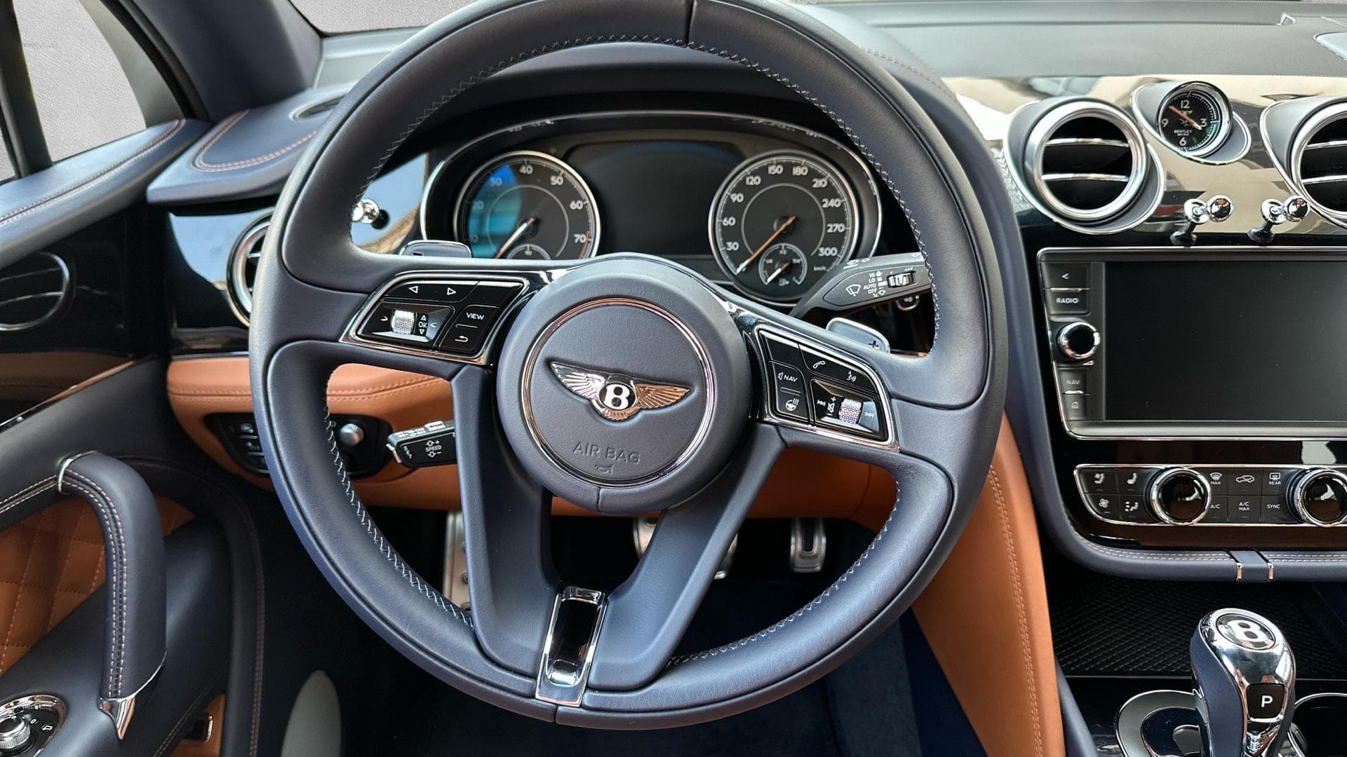 Bentley BENTAYGA - 11