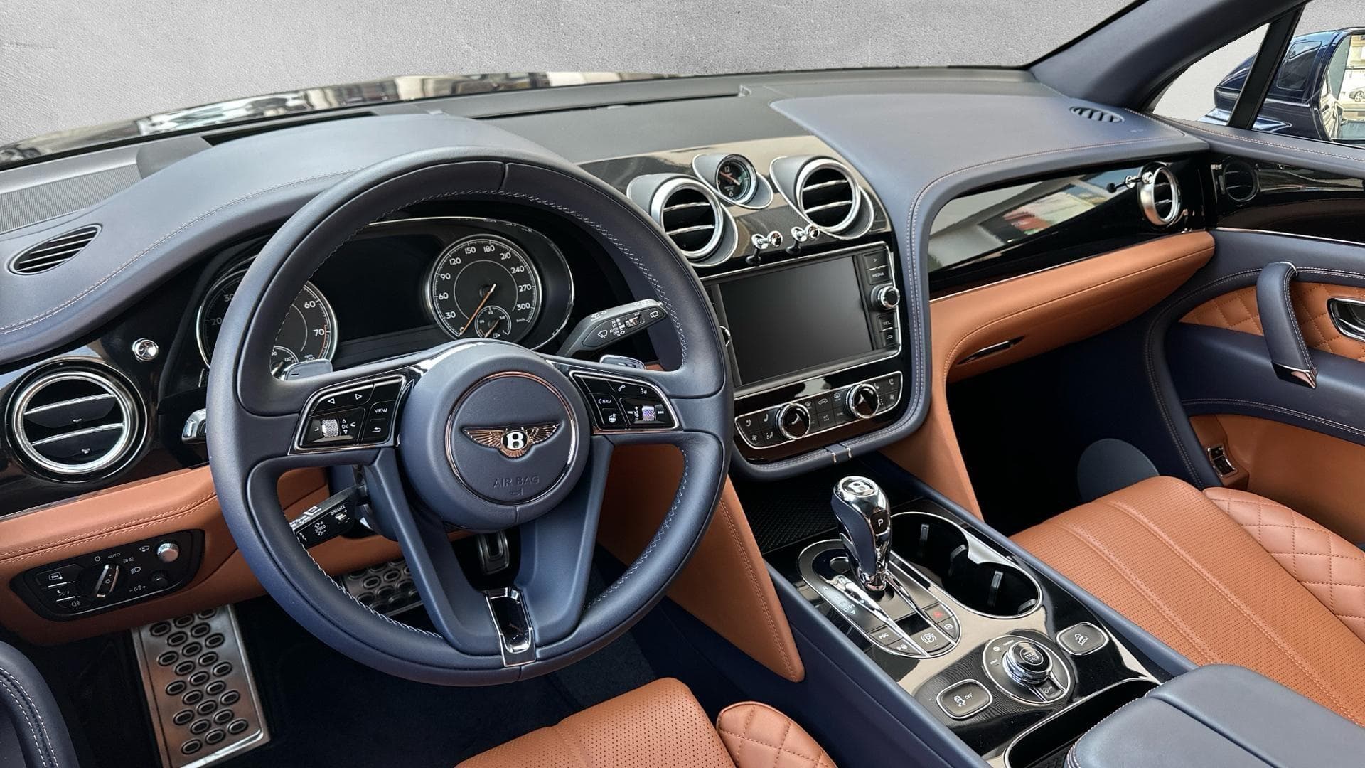 Bentley BENTAYGA - 8