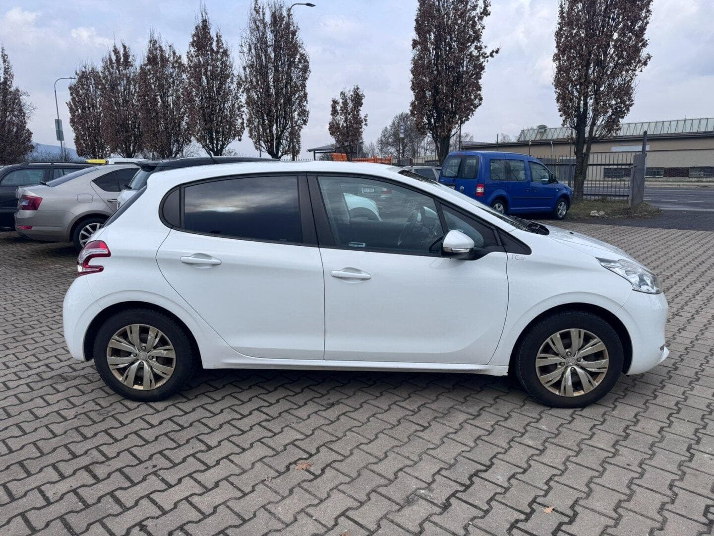 Peugeot 208 - 6