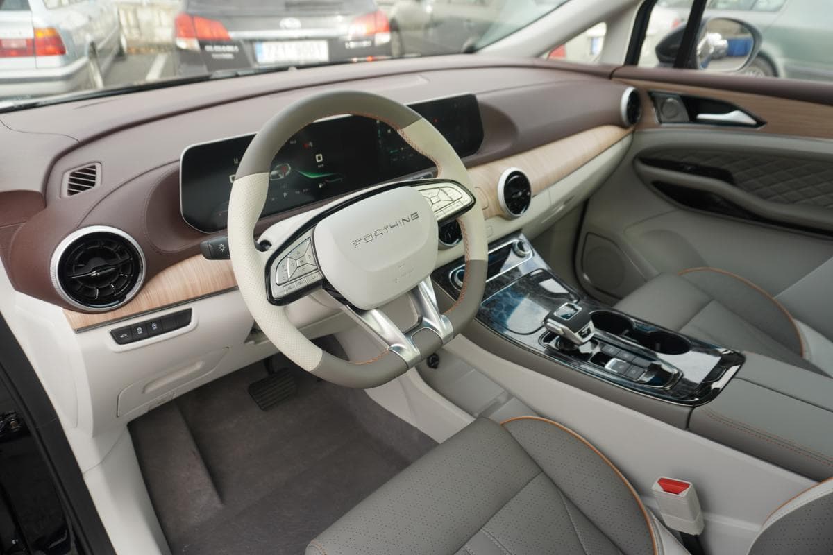 Dongfeng U-TOUR - 5