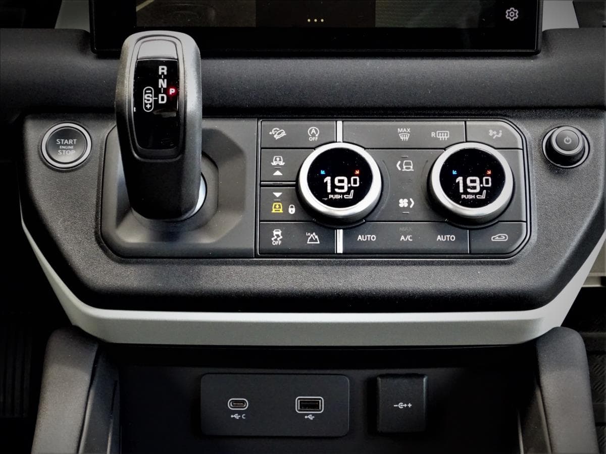 Land Rover DEFENDER - 10