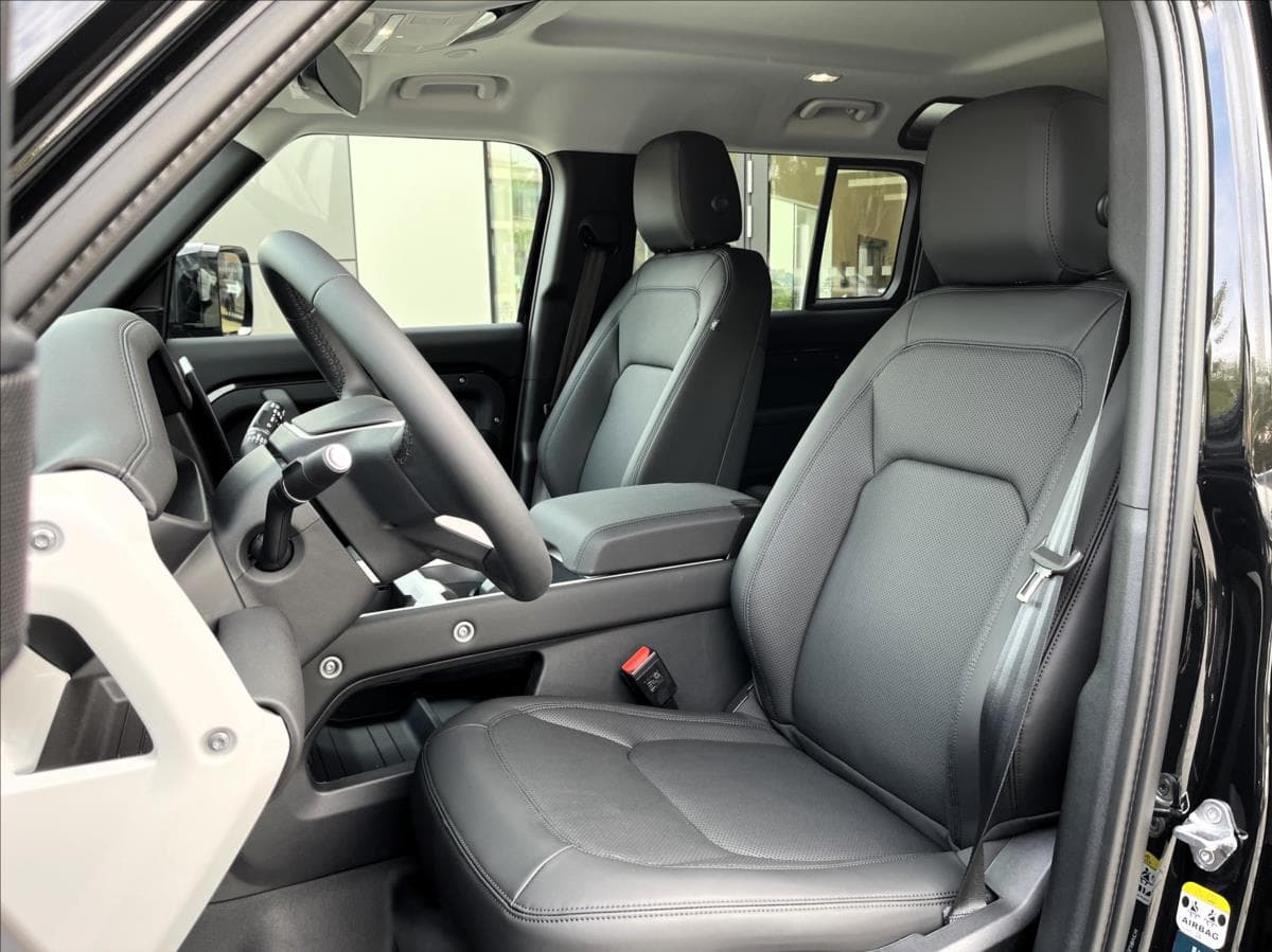 Land Rover DEFENDER - 12